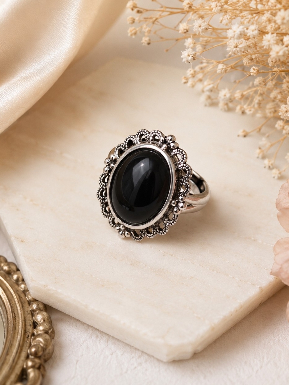 🖤 Vintage Black Stone Expandable Ring